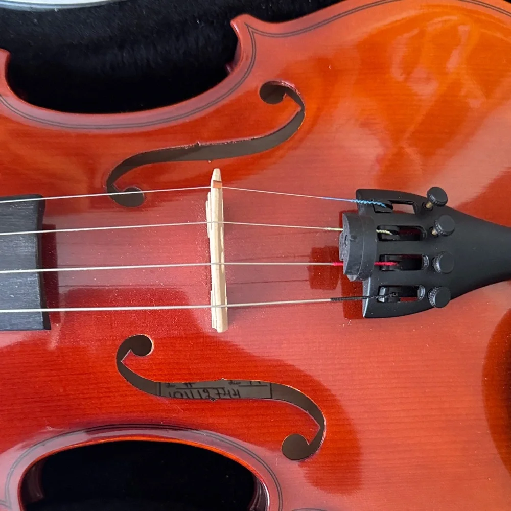 Violin - Picture 3 of 8